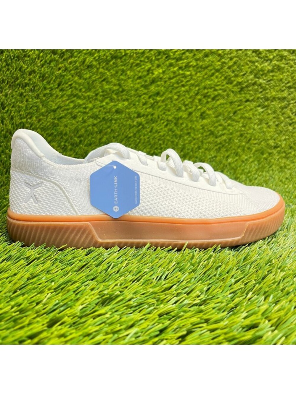 Flux Adapt Trainer White Gum Womens‎ Size 9 Mens Size 7.5 Walking Shoes Sneakers